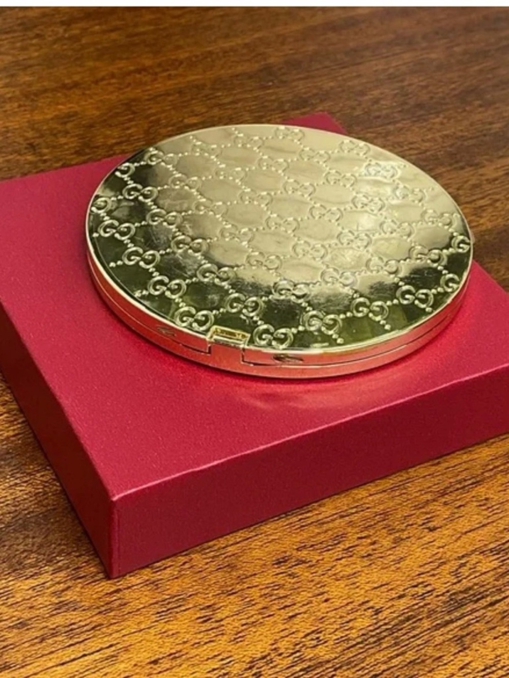 Authentic Gucci Gold Compact Powder Mirror with Signature Motif - Picture 2 of 4